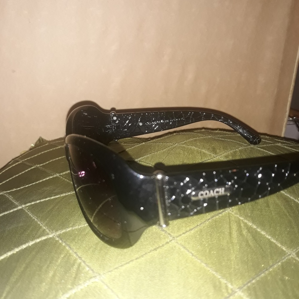 Coach womans sunglasses - Picture 3 of 3